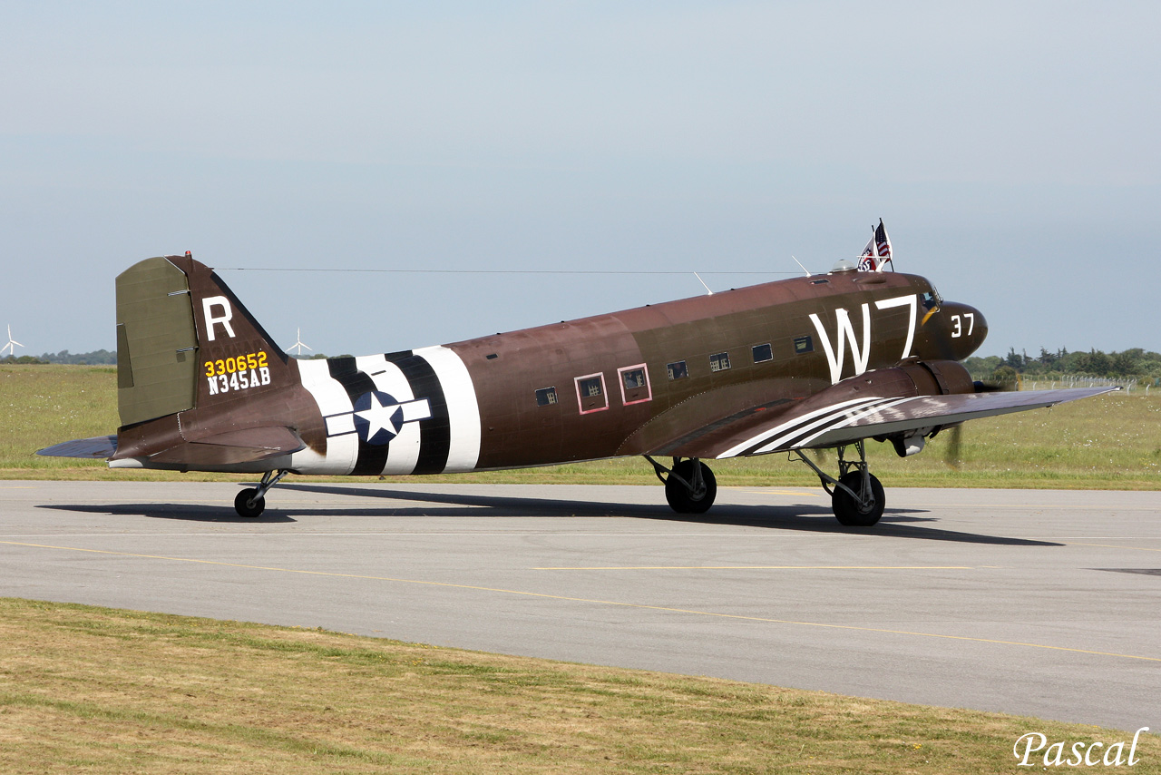Douglas C-47A N345AB "W 7" à Rennes le 09 juin 2014 Cms-23-copie-45f8cb5